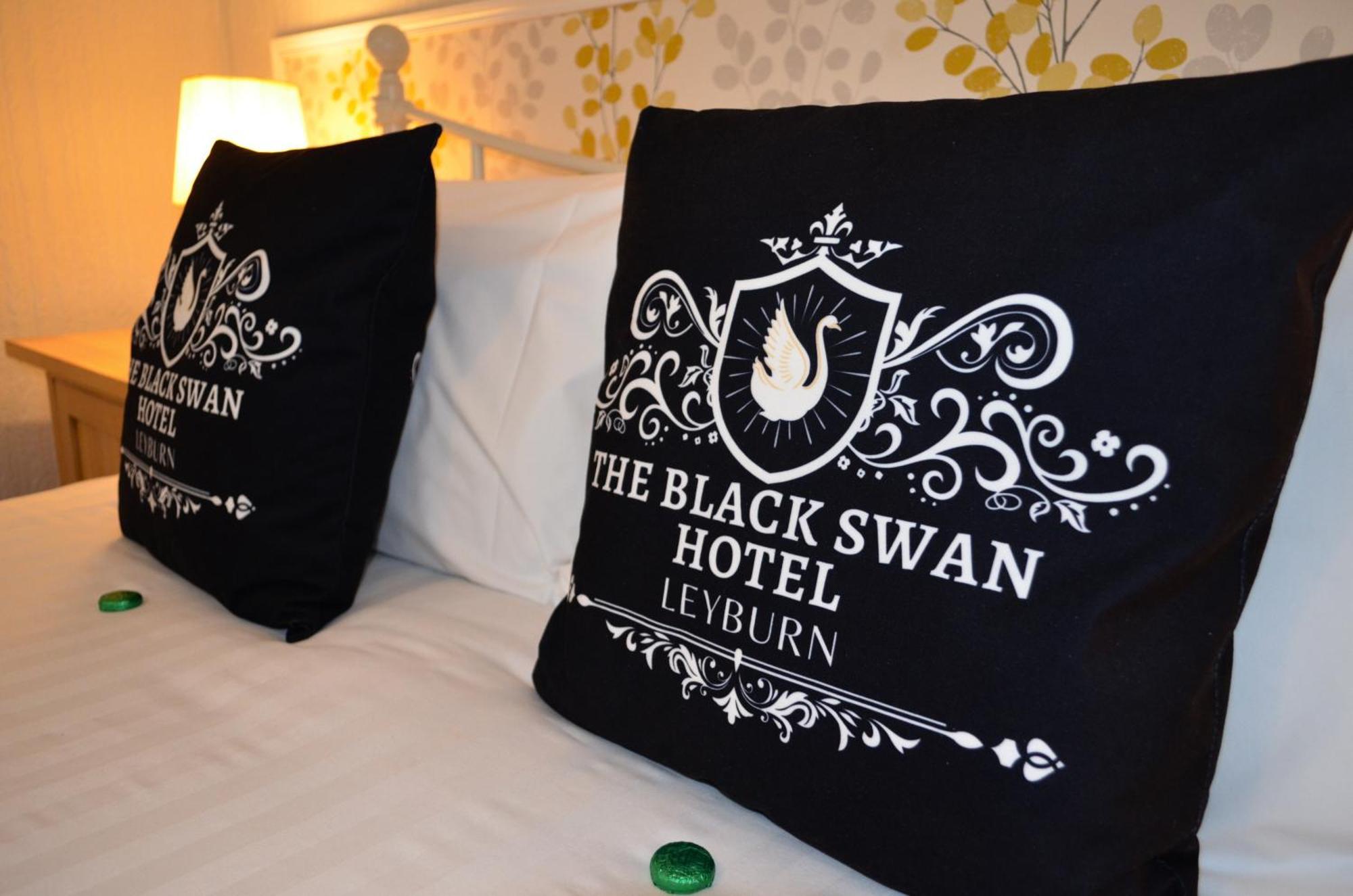 The Black Swan Hotel เลย์เบิร์น ภายนอก รูปภาพ
